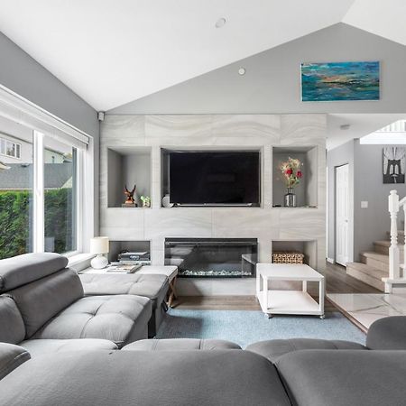 Stylish Dual Bedroom Suite In Van West فانكوفر المظهر الخارجي الصورة