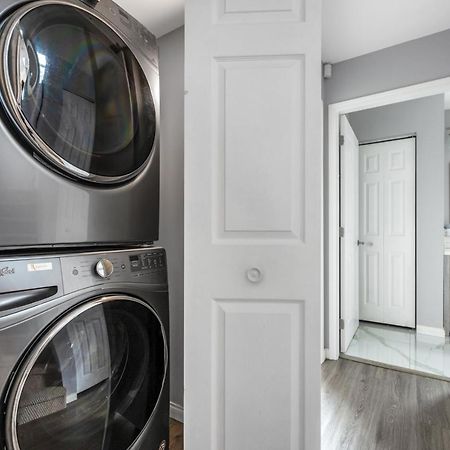 Stylish Dual Bedroom Suite In Van West فانكوفر المظهر الخارجي الصورة